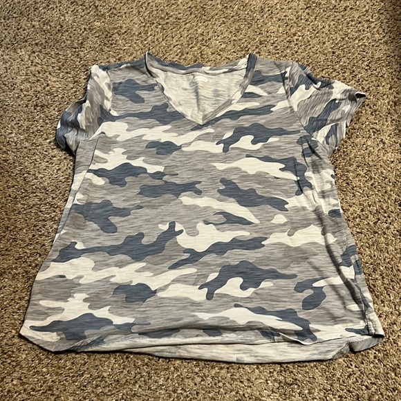 Old Navy Women’s Large Camo Shirt - Picture 1 of 2